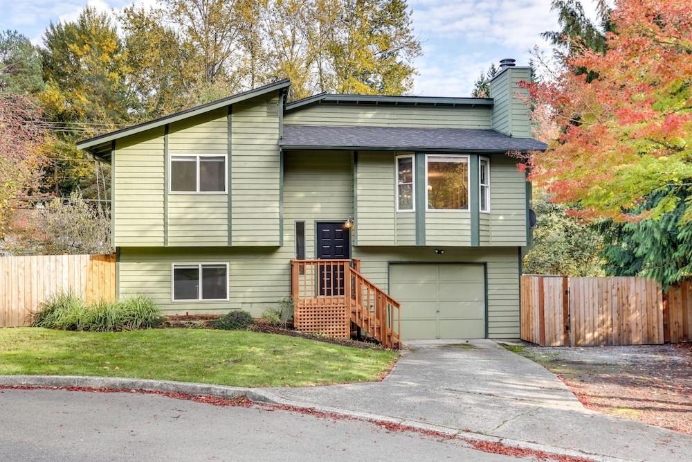 Beautiful Kenmore Retreat Near Marina & Beach! view 3