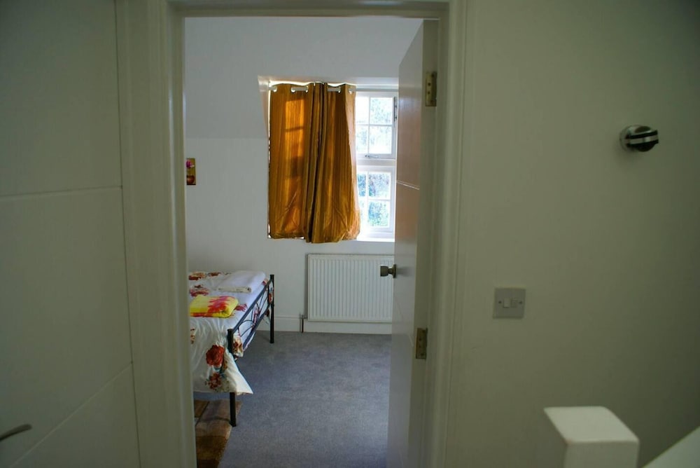 Inviting, Relaxing, 2-bed House-hampstead-london