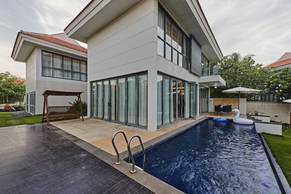 Vacation Homes Pool Villa