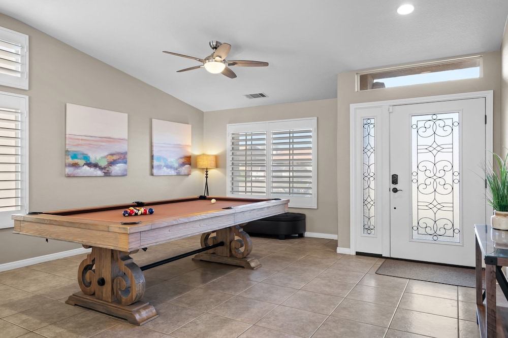 La Quinta Desert Haven Luxe Stay w Private Pool Hot Tub Pool Table