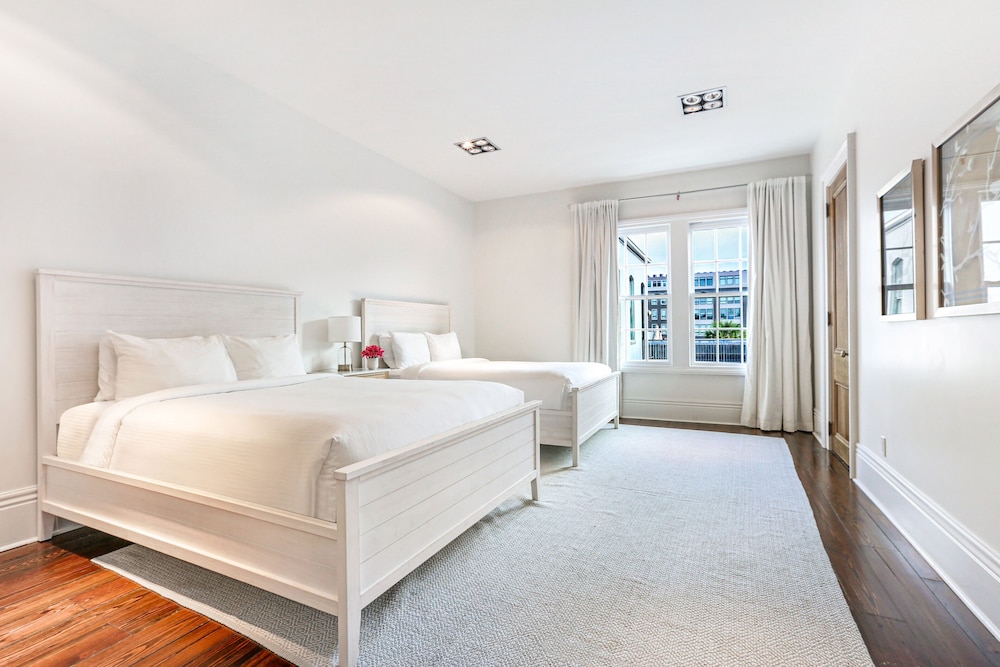 Stunning 5 BR Urban Oasis Dt NOLA - Image 3