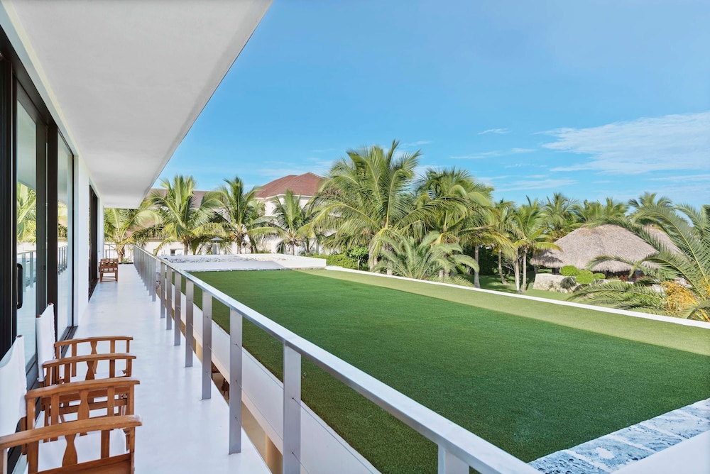 Magnificent 5BR Modern Tropical Villa With Pool