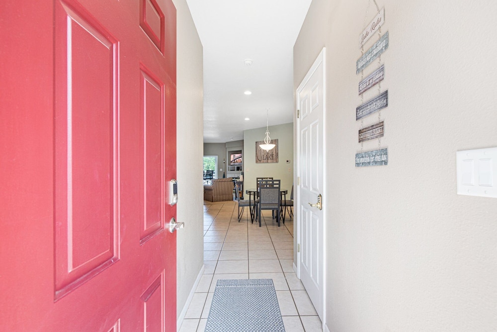 Experience Lakeside Living at Its Finest: Stunning Views and Prime Location!