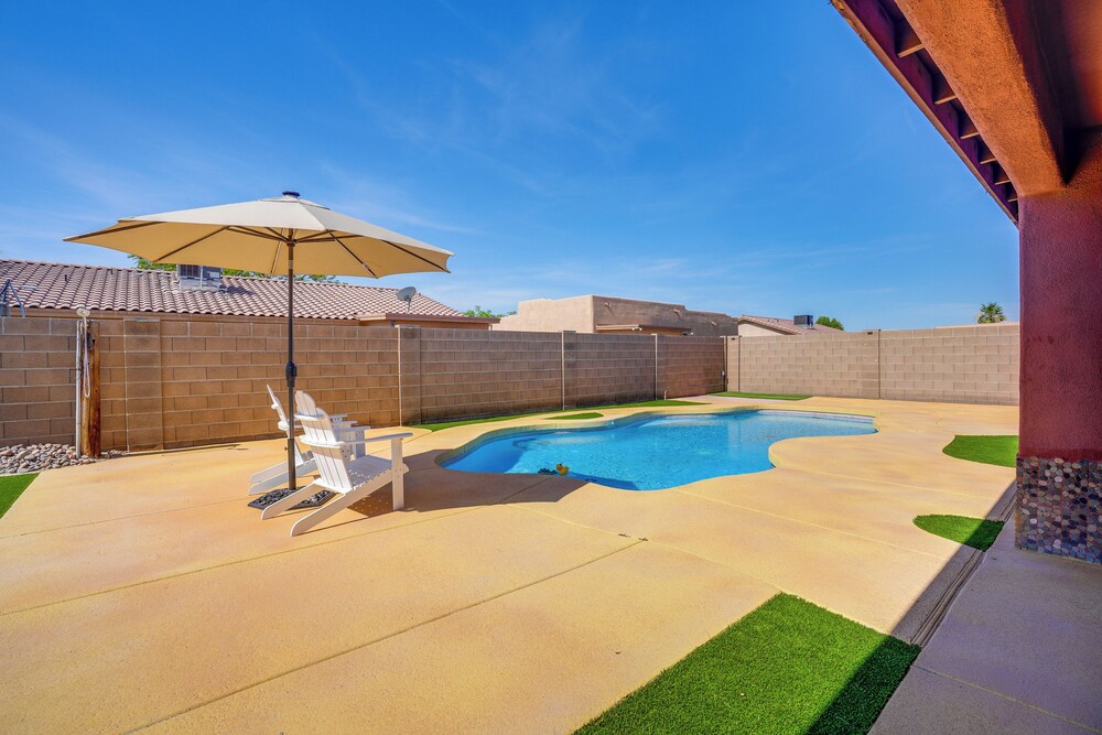 Near Golf Courses: Poolside Paradise in Yuma!