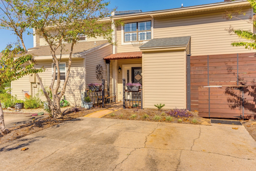 2 Private Outdoor Spaces: Gulf Breeze Townhome!