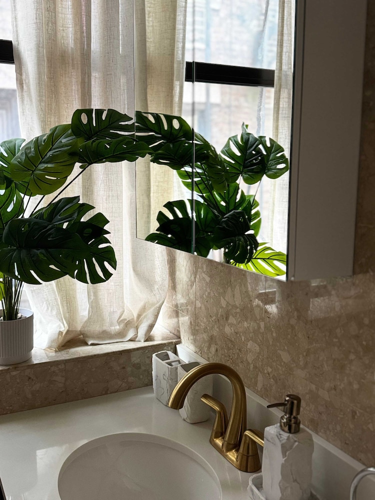 Spacious Brand new Fully Furnished 2-bedroom in Prime Murray Hill Move-in Ready