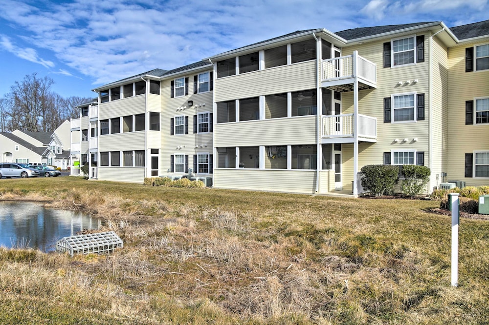 4 Mi to Ocean: Lewes Beach Condo w/ Screened Porch view 4