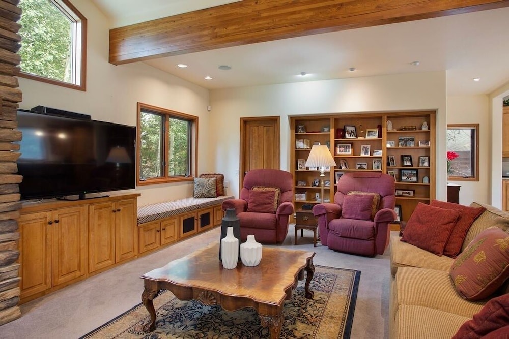 Streamside Lane 4 Bedroom Home