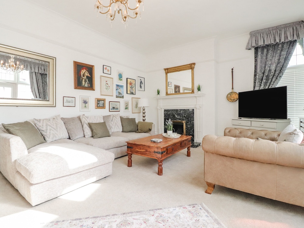 Ismay Billiard Room Apartment - Titanic Interest