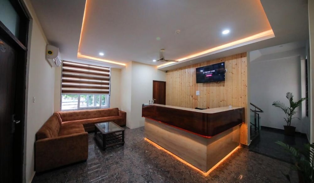 Lobby & Reception