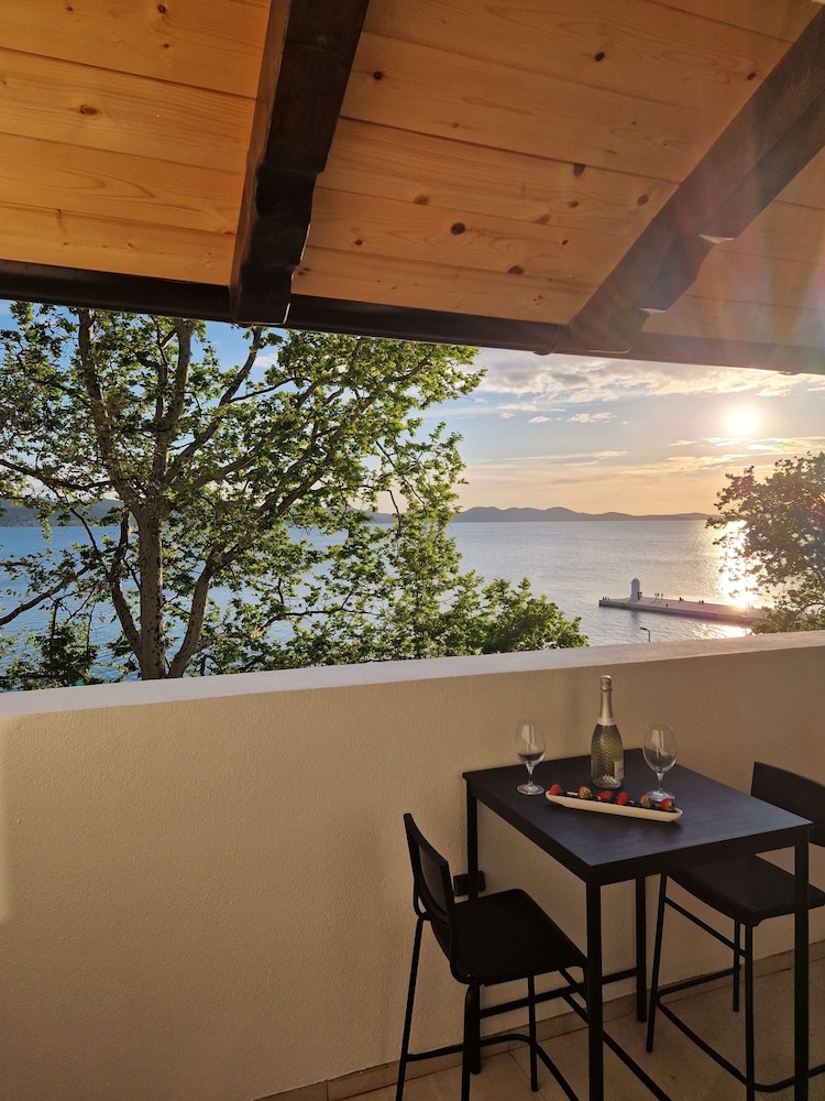 Seafront Sunset Studio&Rooms