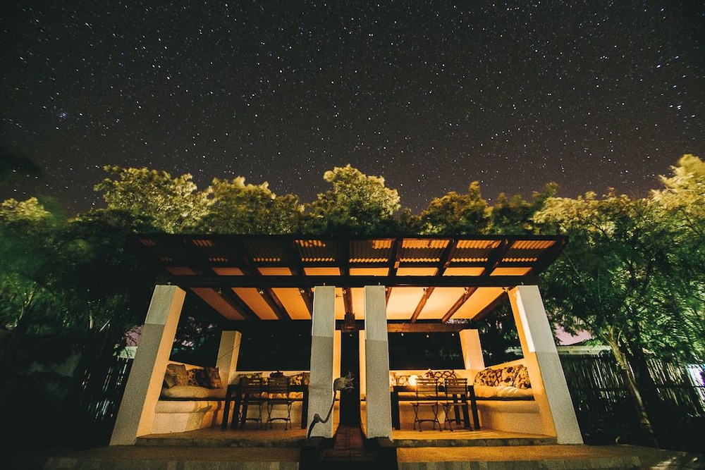 Shiraz Estate Villa & Studios