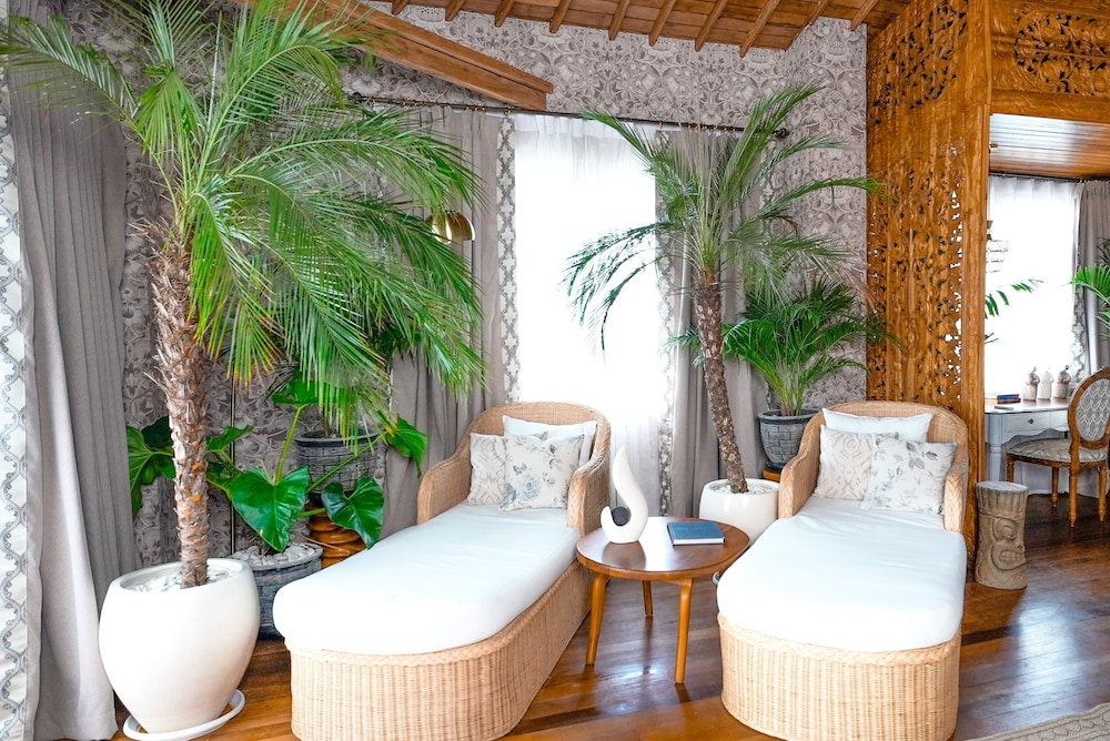 Luxurious Arakana Villa with Pool