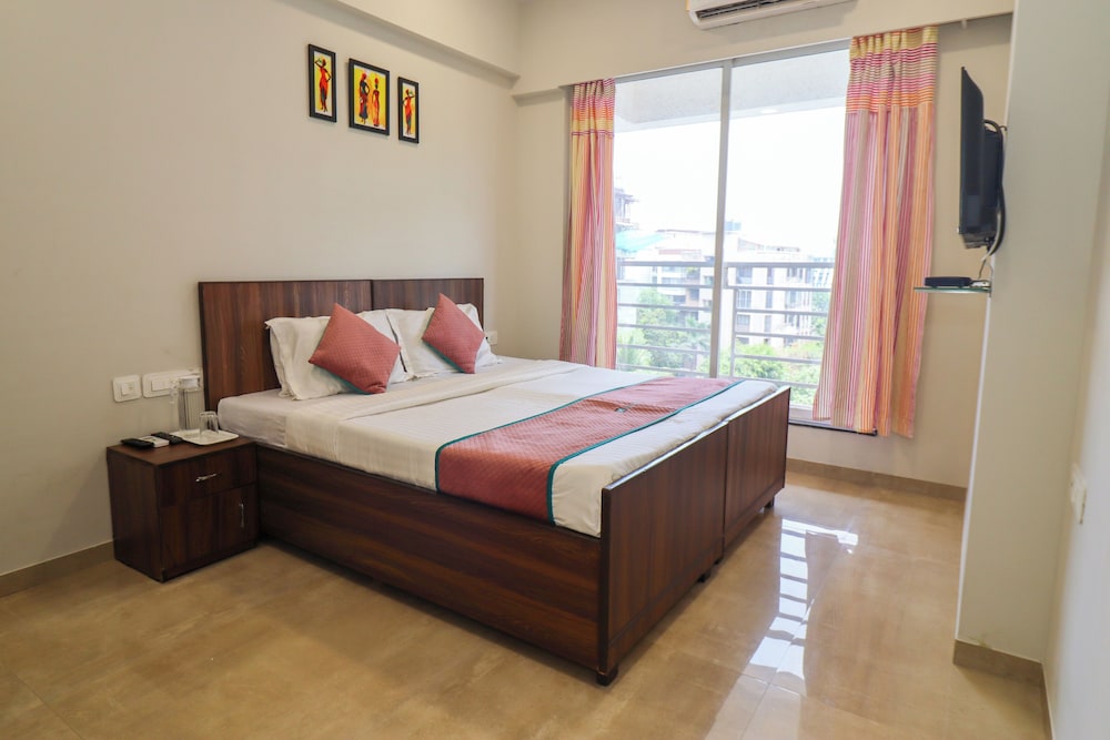 Pinaki Comfort Stay, Vile Parle - Near Airport