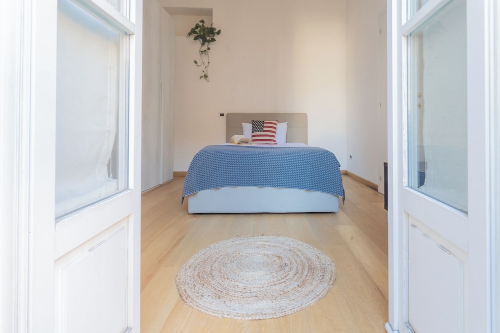 Wine Not Apartment in Como City Centre by Rent all Como