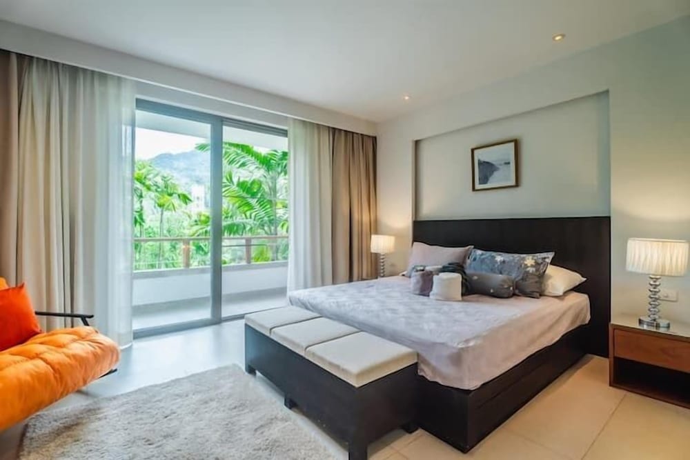 Elegant Beachfront 3BR Condo at Pearl of Naithon