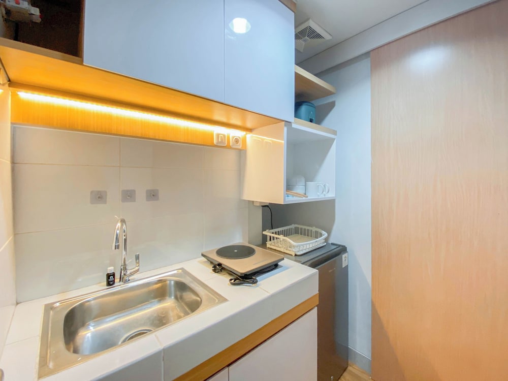 Cozy And Enjoy Living Studio At The Alton Apartment