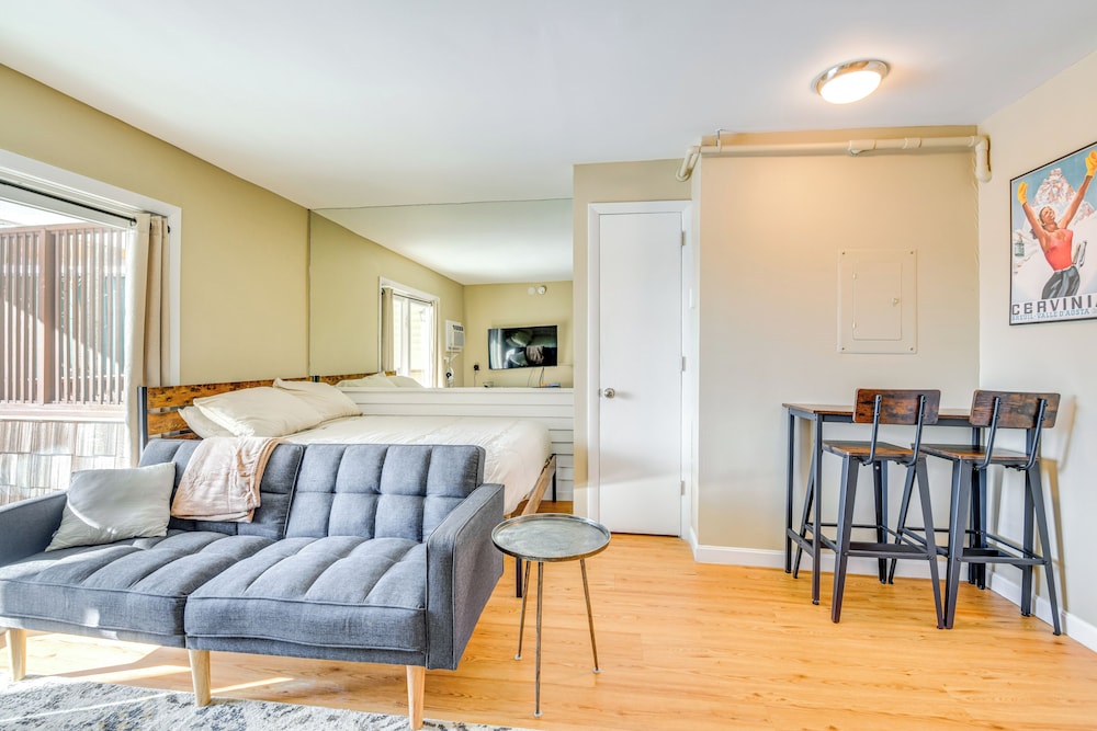 4 Mi to Stowe Mountain Resort: Studio w/ Balcony