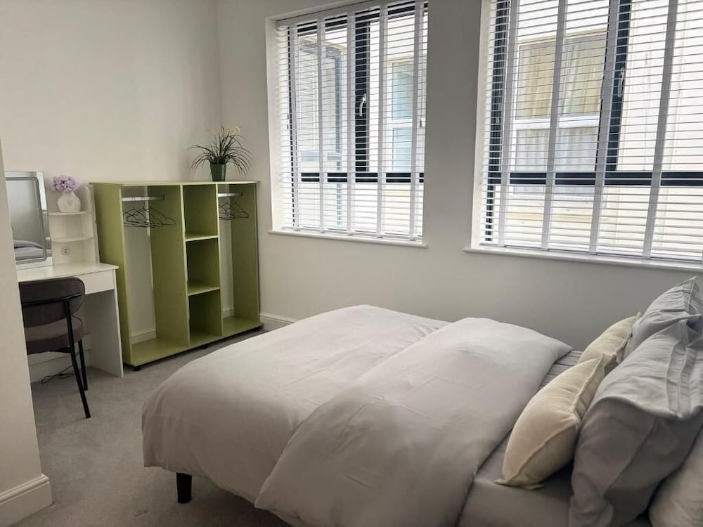 Stunning 3 Bed Apartment By Urban Roost