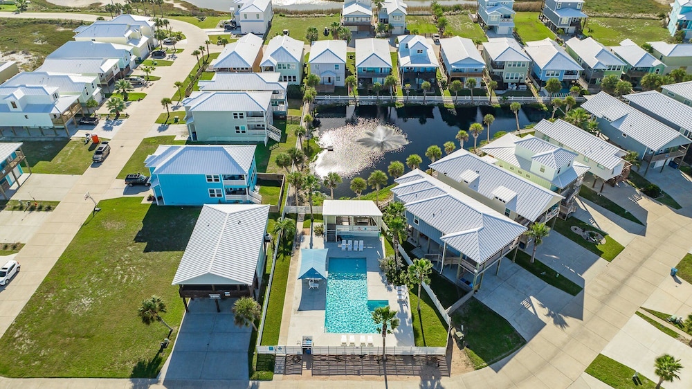 Sunrise Paradise - Pet Friendly! Community Pool!