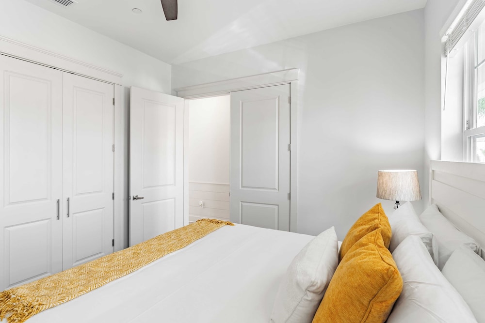 Modern 5bdr w/ Private Pool, 2 min Walk to the Beach! Montoute by Avantstay