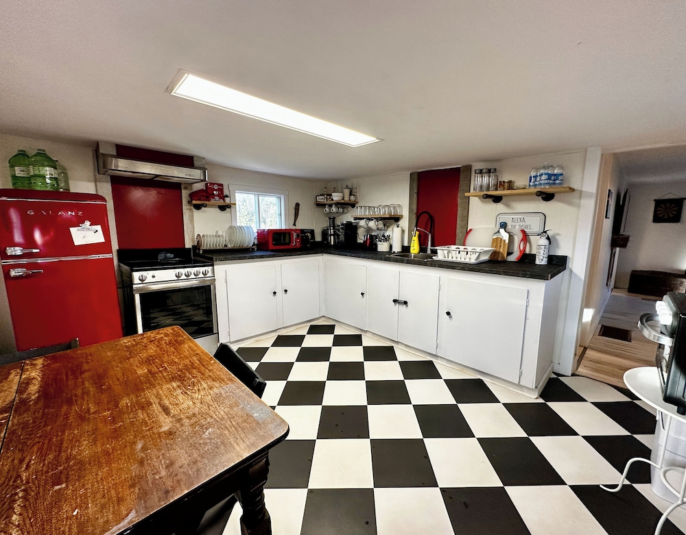 Peaceful Lily Pad Cottage in Hubbards