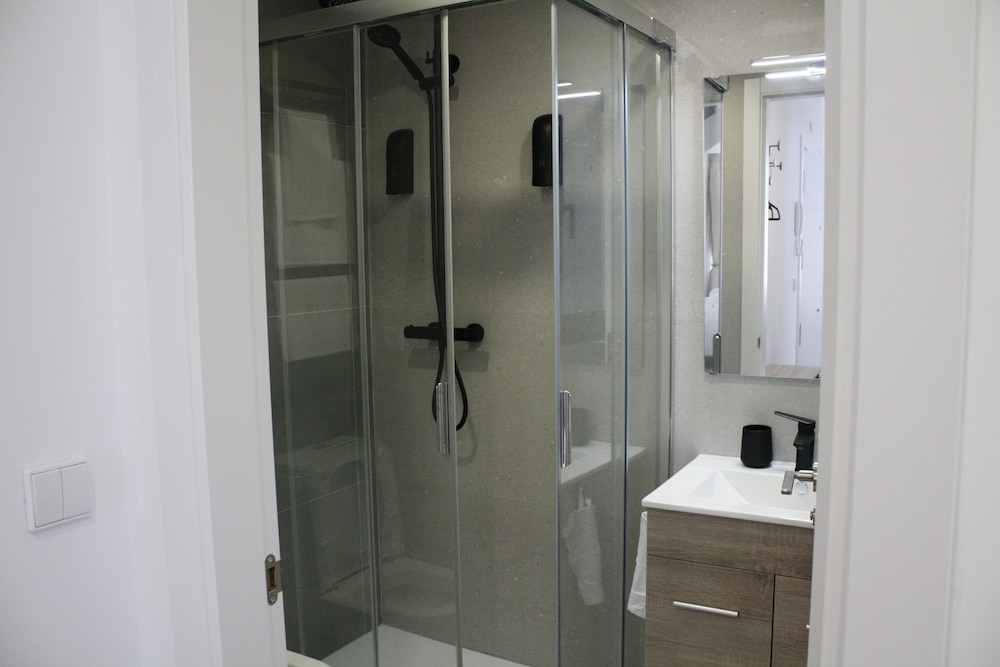 APARTAHOTEL MADRID URBAN SUITES - EDIFICIO EXCLUSIVO - 7 Apartments Boutique Full Equiped