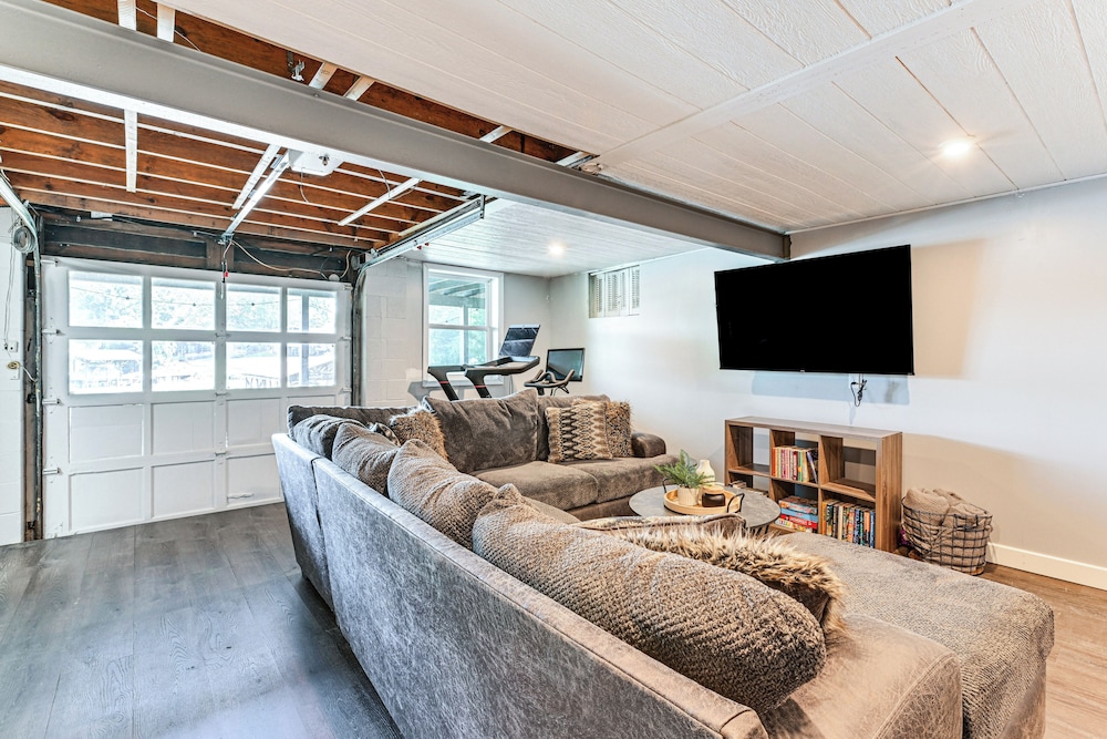 Launch & Dock: Lake Norman Retreat w/ Scenic Deck
