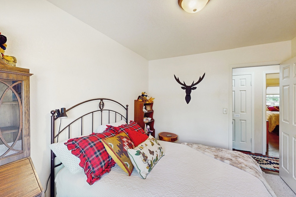 3BR Home Close to Golf, Trails, Lake, & Ski Resort