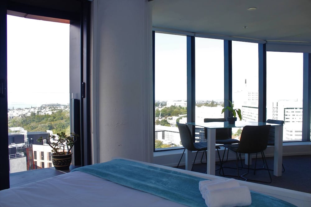 Sunny, Spacious And Magnificent Sea Views! view 4