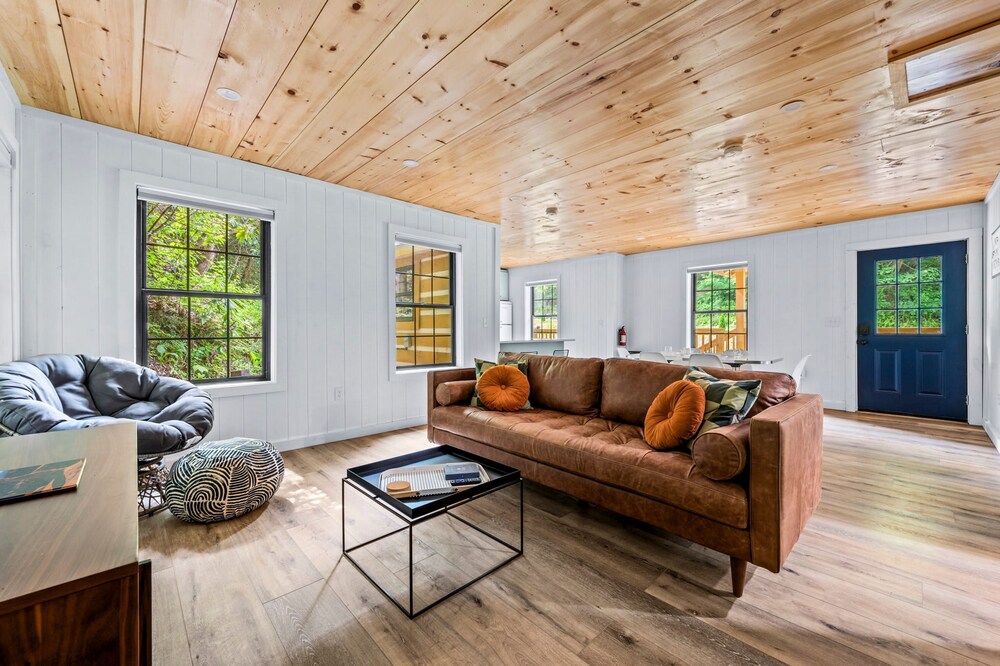 5 Cabins in Gburg Sleeps 16 Firepit Games