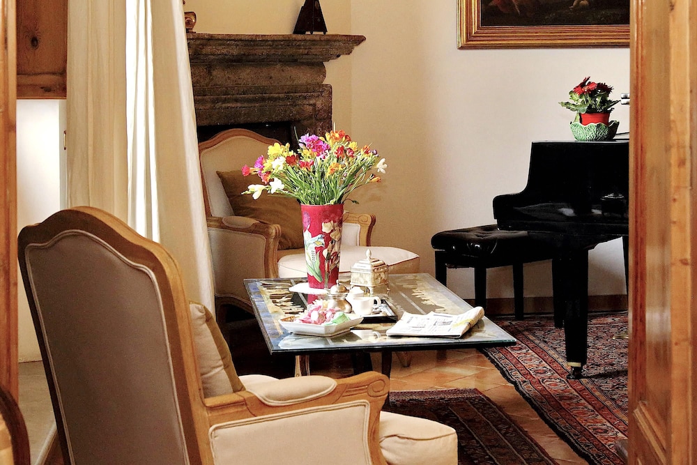 Palazzo Palermo Near the Roman Forum the Perfect Family Oasis in Rome