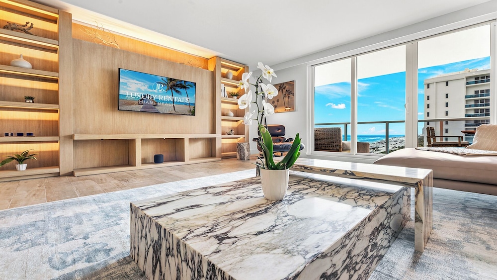 1 Hotel & Homes Private Luxury Suites