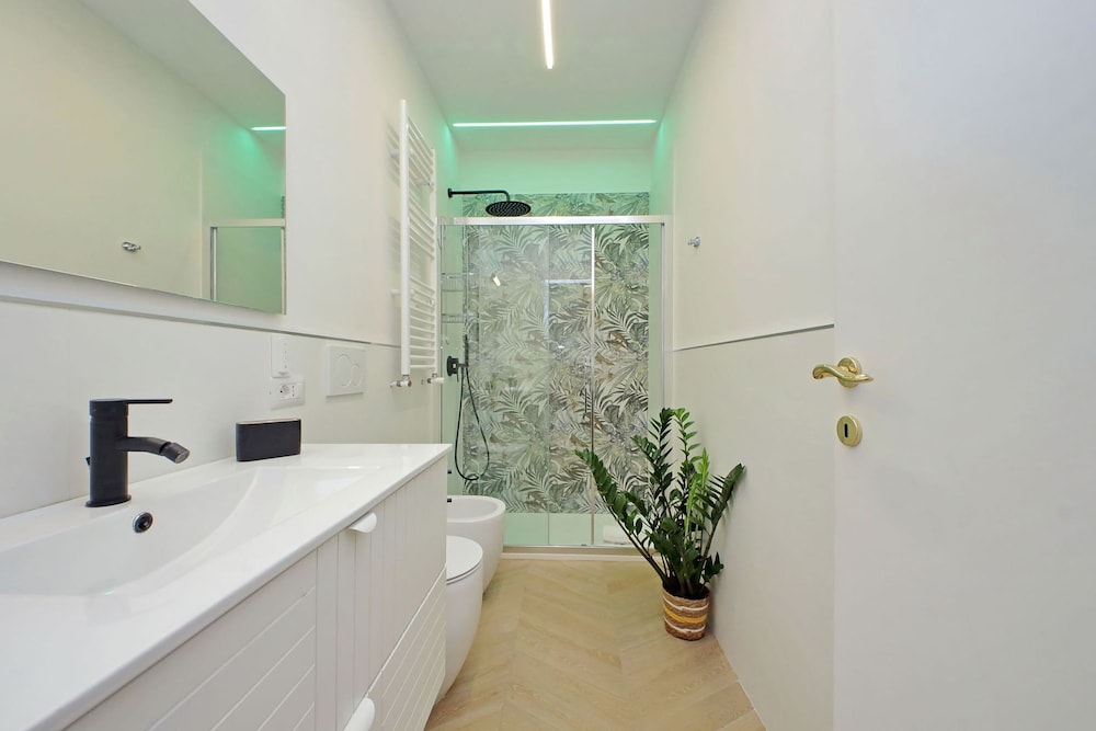 Rare Large and Elegant Rome Apartment in Prati Neighborhood Perfect for Families or Friends