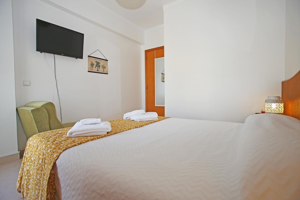 B16 - Sandy Pine Beachfront Flat in Lagos