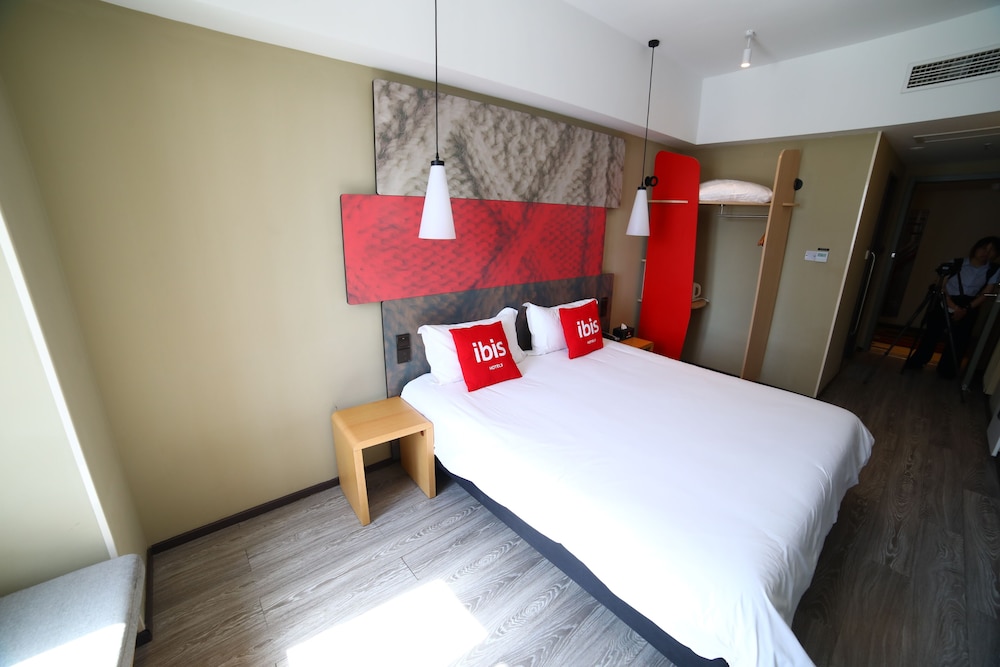 ibis Weihai Oriental New Ground  Hotel view 4