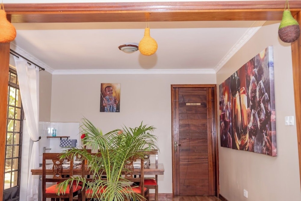 Lux Suites Enkarsis Bungalow Kisaju