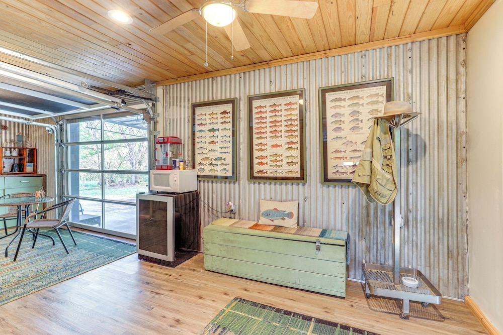 8 Mi to Ozark Folk Center: Home w/ Hot Tub & Deck