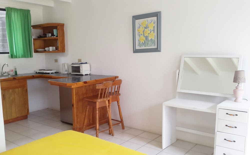 Bananaquit Apartments