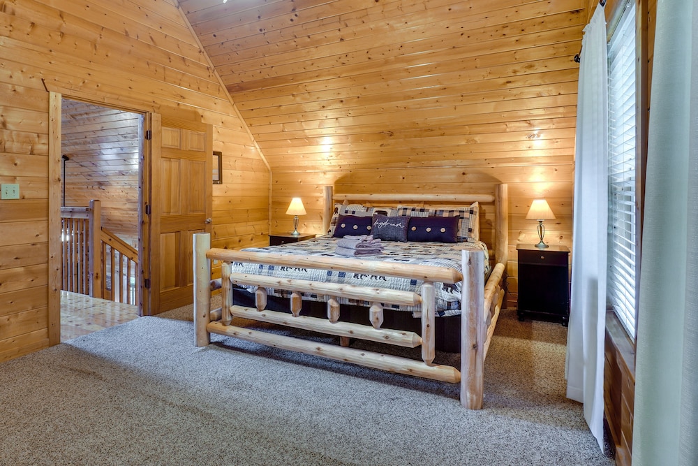 Gatlinburg Getaway: Private Hot Tub & Fireplace! view 5