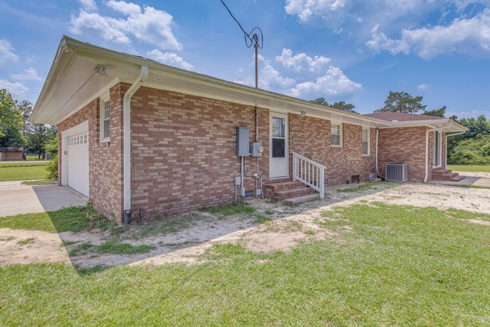 4 Mi to Loris Nature Park: Family Home w/ Yard