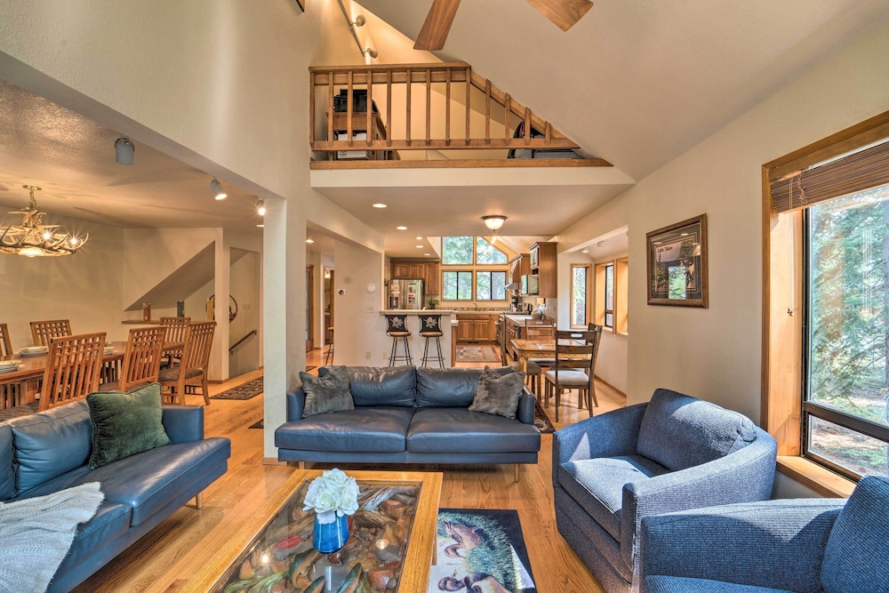 Hot Tub & Deck: Truckee Golf Course Home