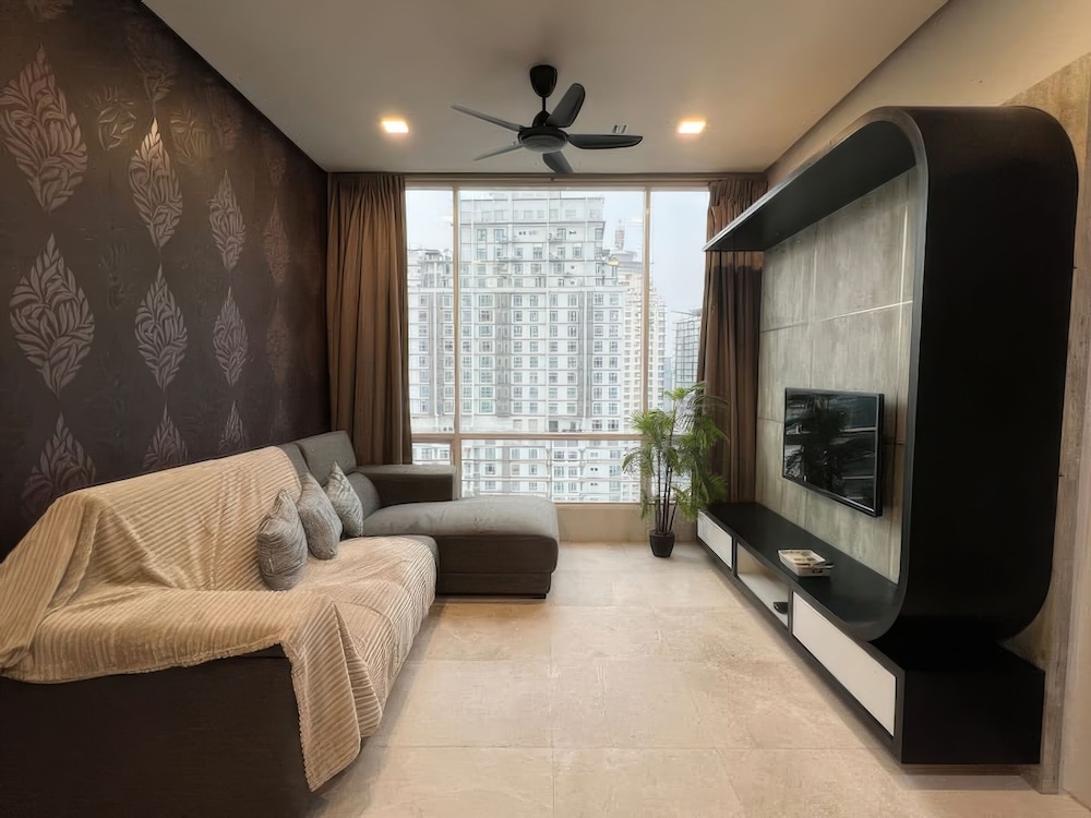SOHO Suites KLCC by Emily in Town