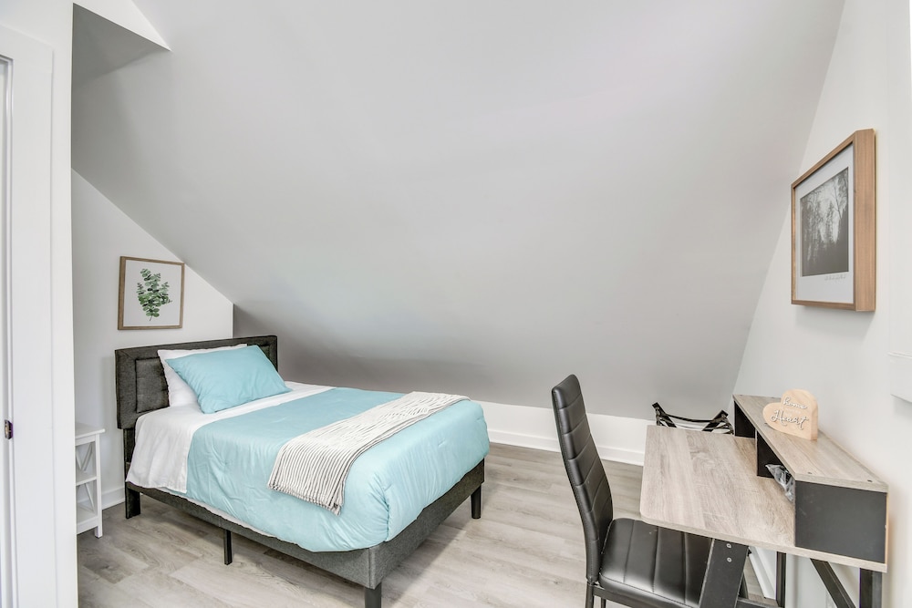 2 Mi to Dtwn Syracuse: Cozy Updated Apt!