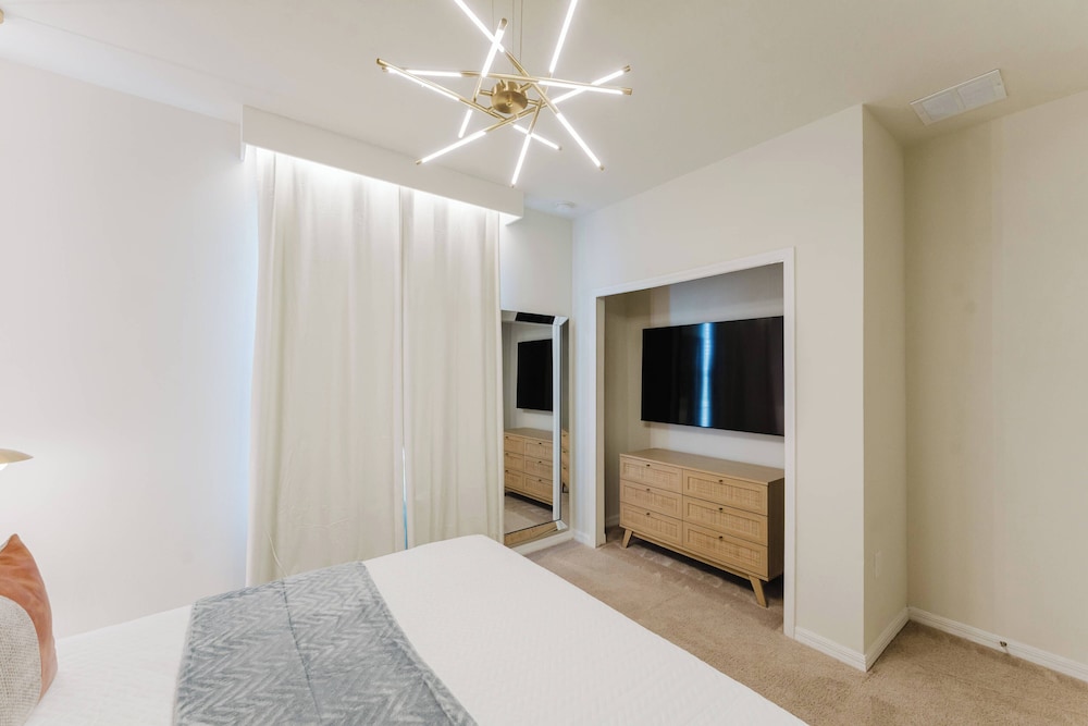 Family 5BR Windsor Island Princess Toy Story Rooms
