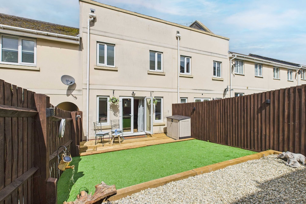 Host Stay Clearwell Gardens