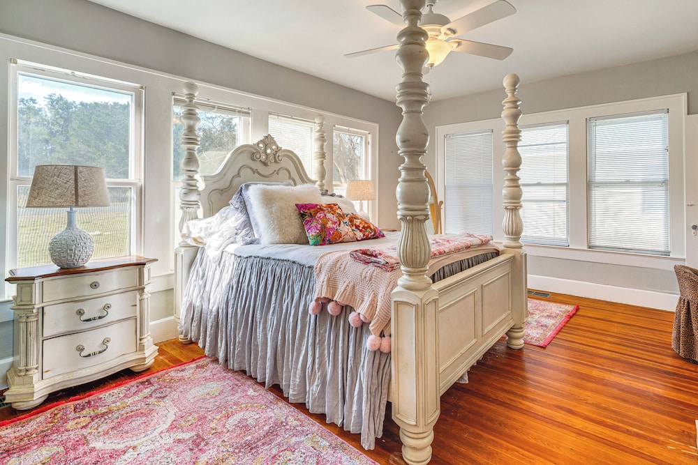 Hill Country Retreat w/ Lake View, Deck & Balcony