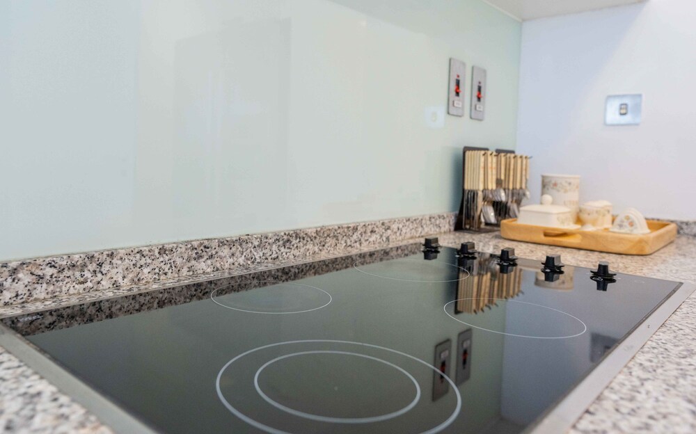 Spacious 2BR Marina Residence 4
