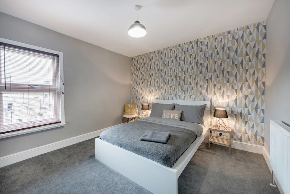 Cambridge House Luton - Inhabit Short Stays