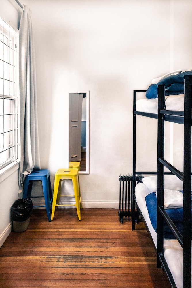 Cambie Downtown Hostel